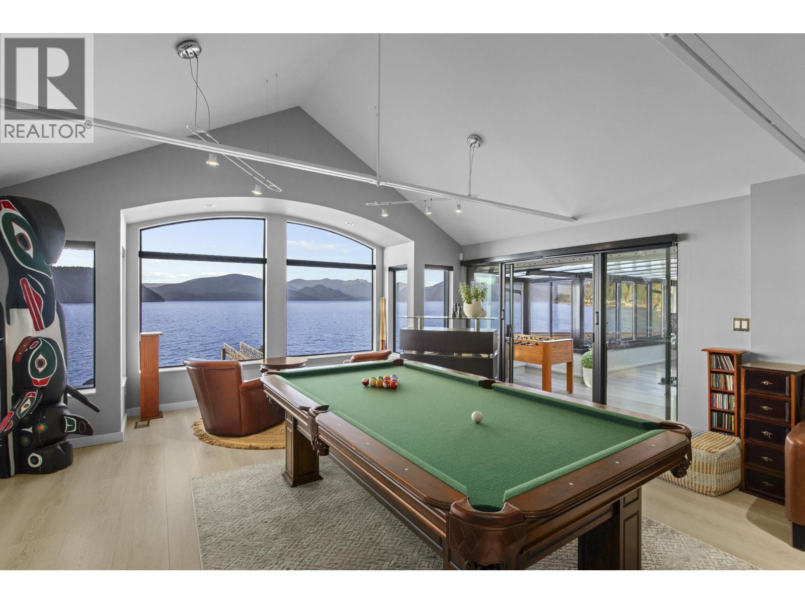 2 STRACHAN POINT ROAD, West Vancouver