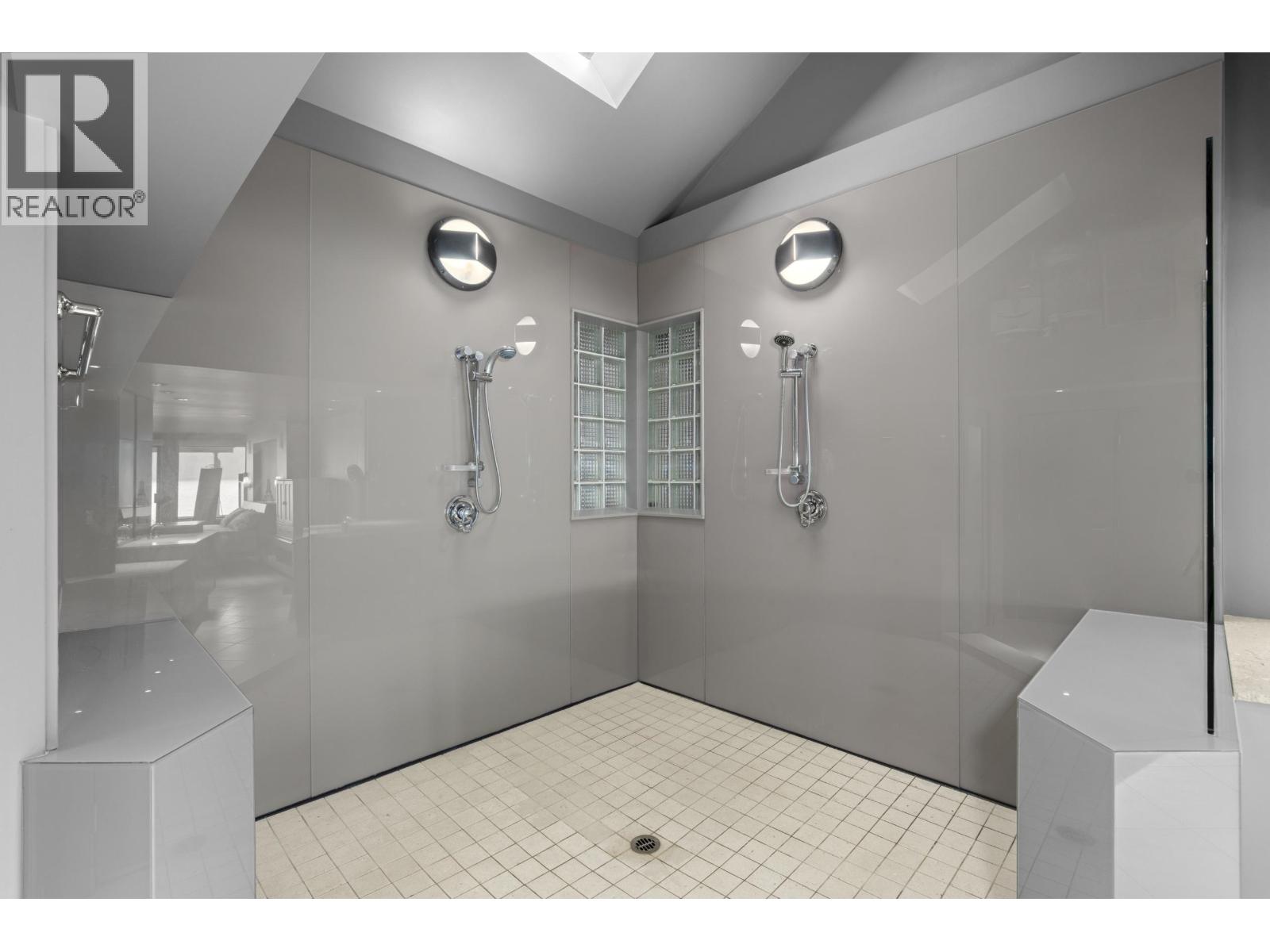 2 STRACHAN POINT ROAD, West Vancouver