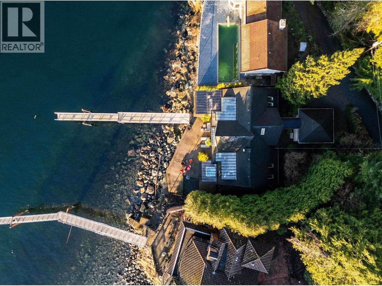 2 STRACHAN POINT ROAD, West Vancouver