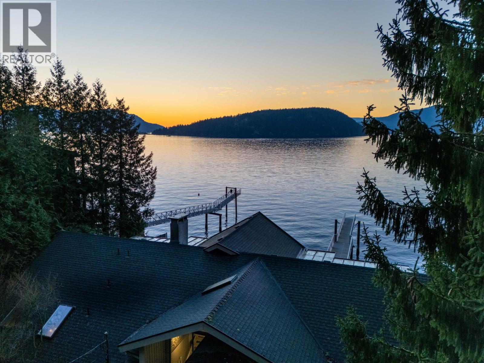 2 STRACHAN POINT ROAD, West Vancouver