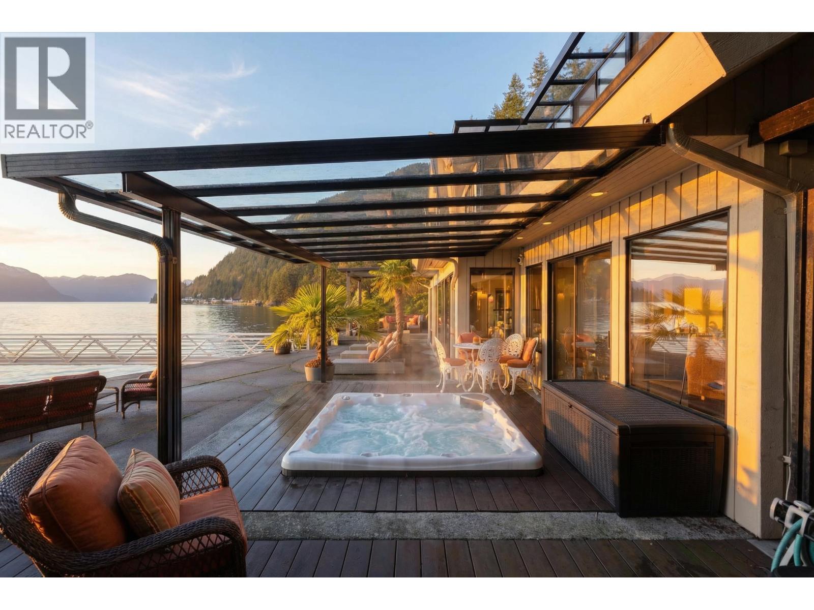 2 STRACHAN POINT ROAD, West Vancouver