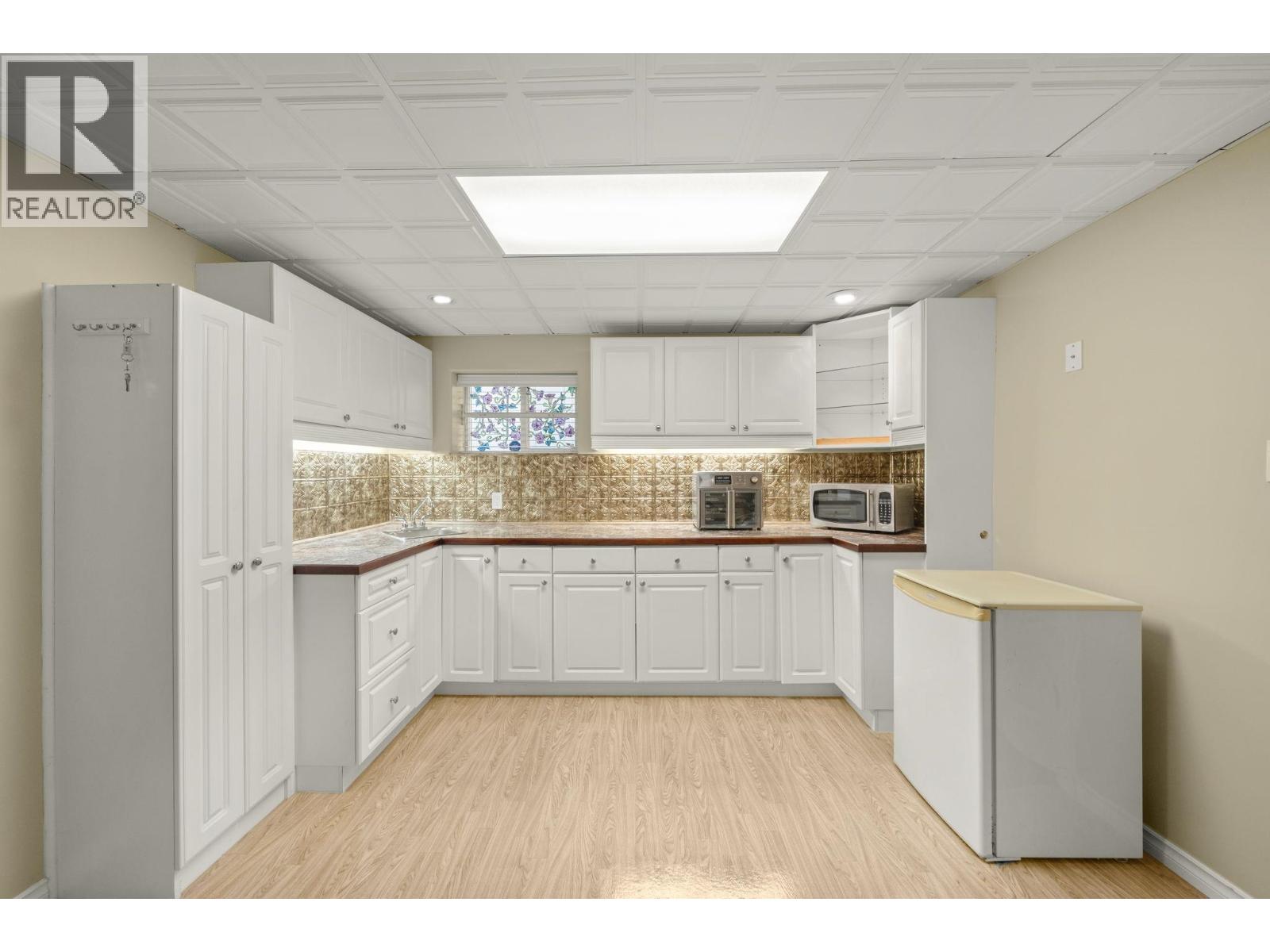 7776 DAVIES STREET, Burnaby