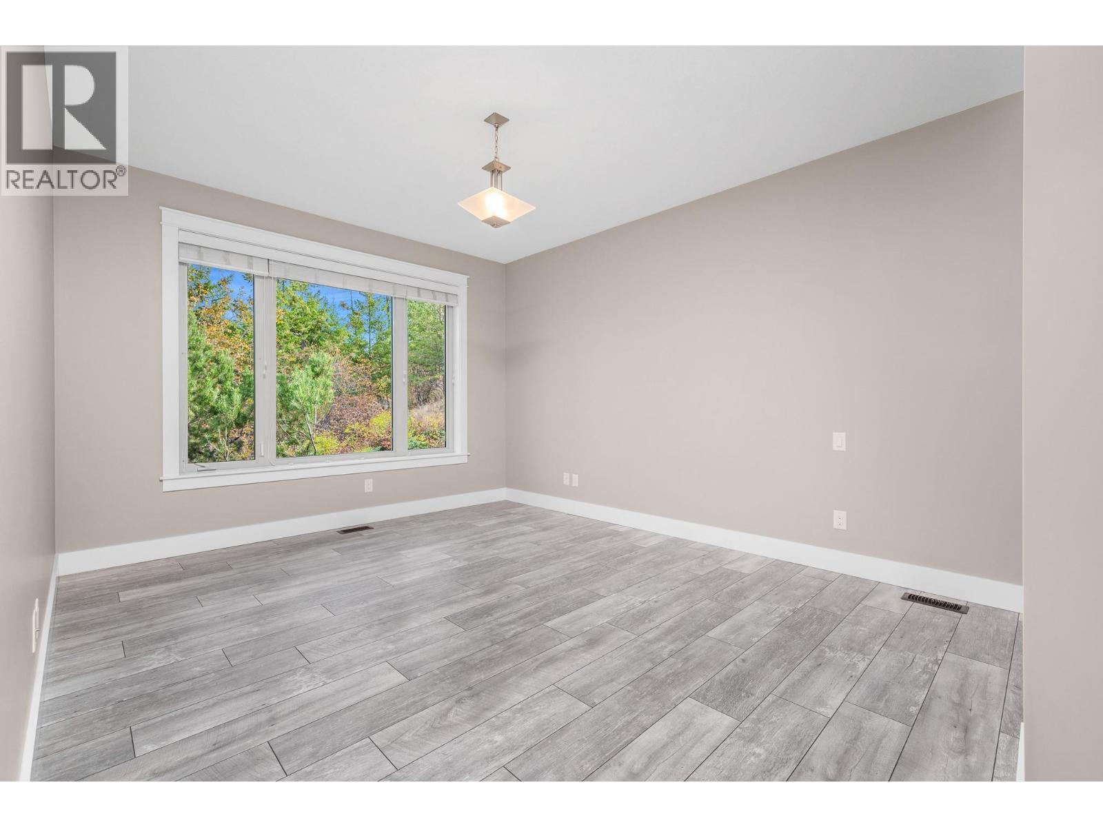  501 Longspoon Bay, Vernon