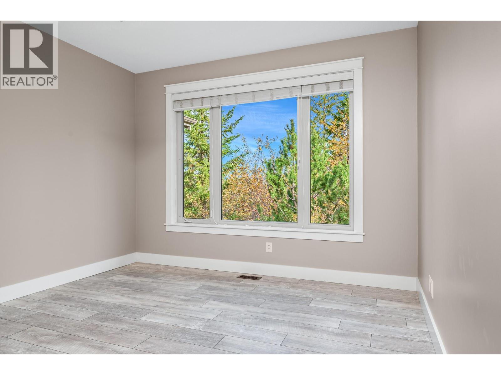  501 Longspoon Bay, Vernon