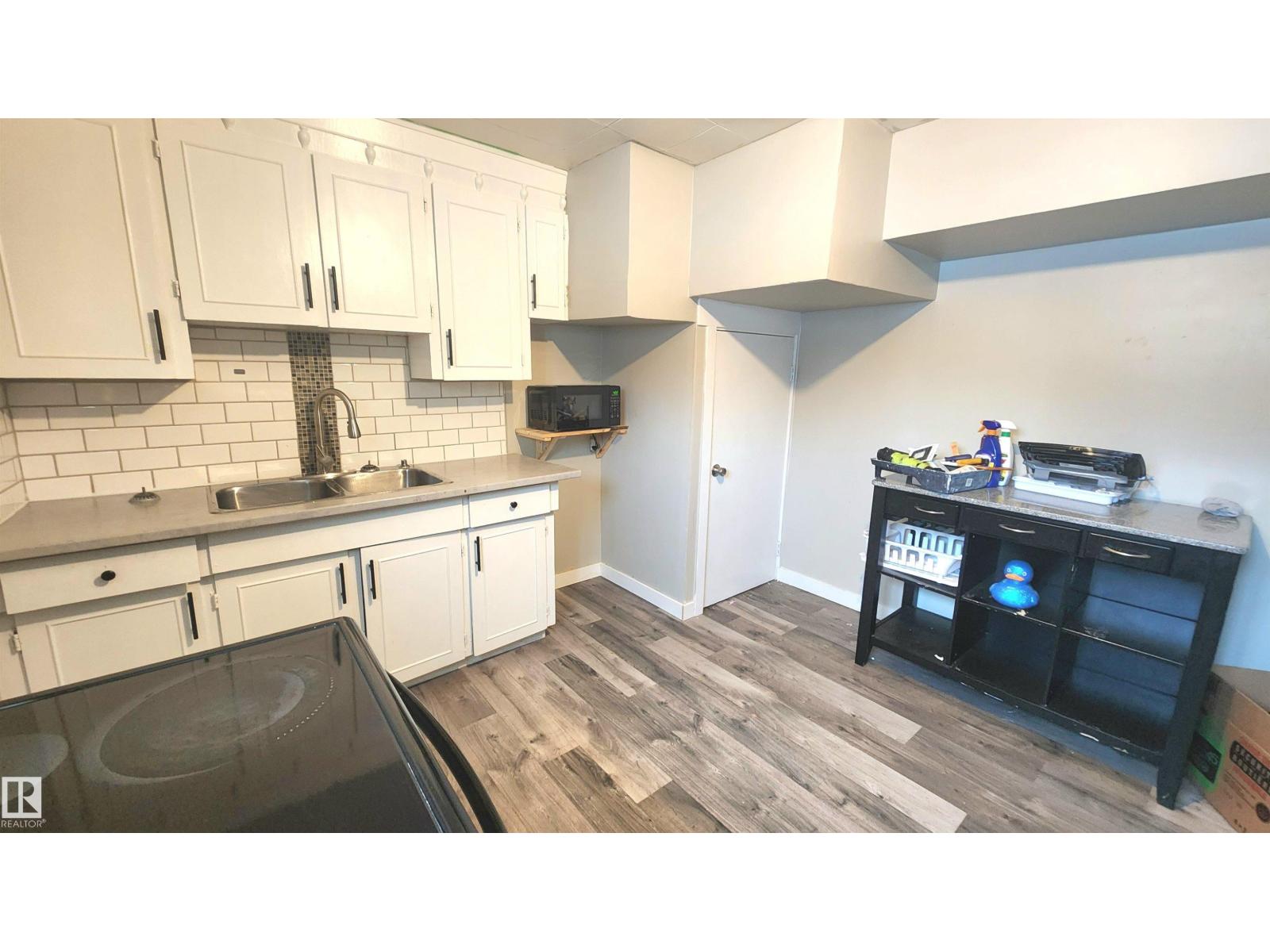 12139 81 ST NW, Edmonton