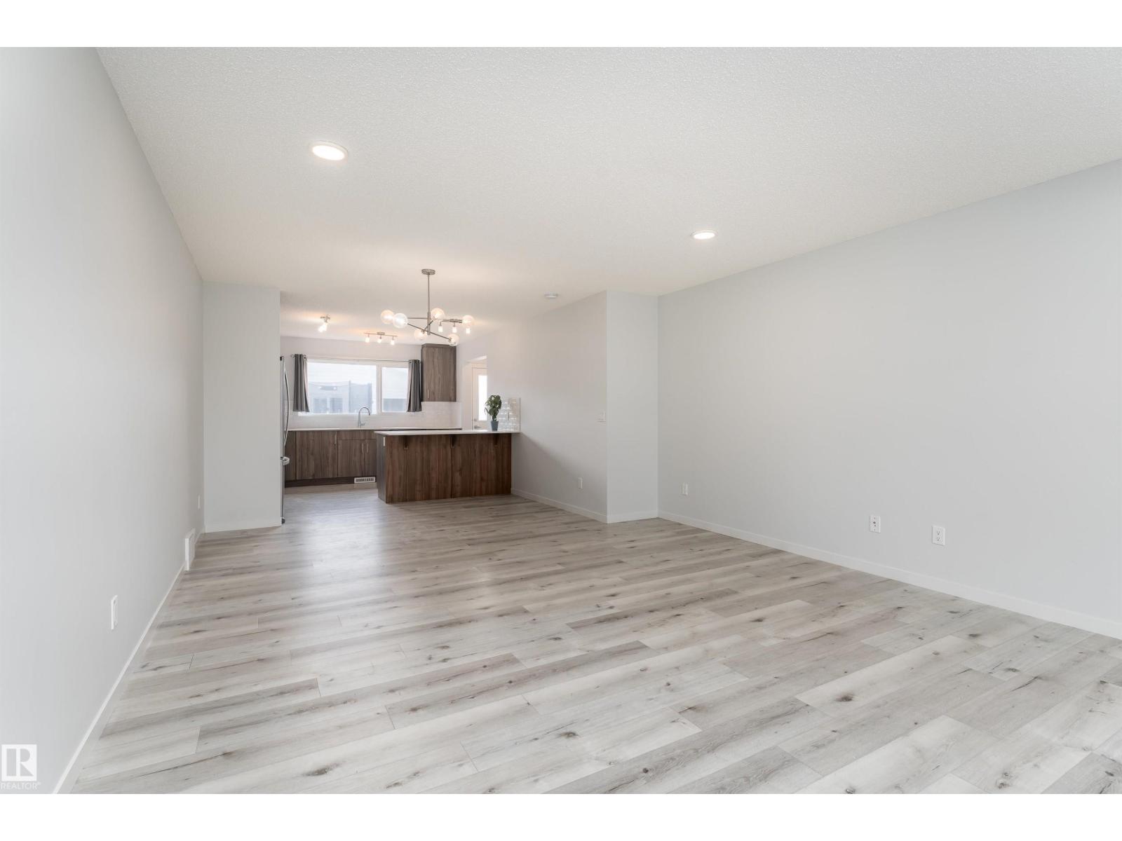 22371 93 AV NW, Edmonton