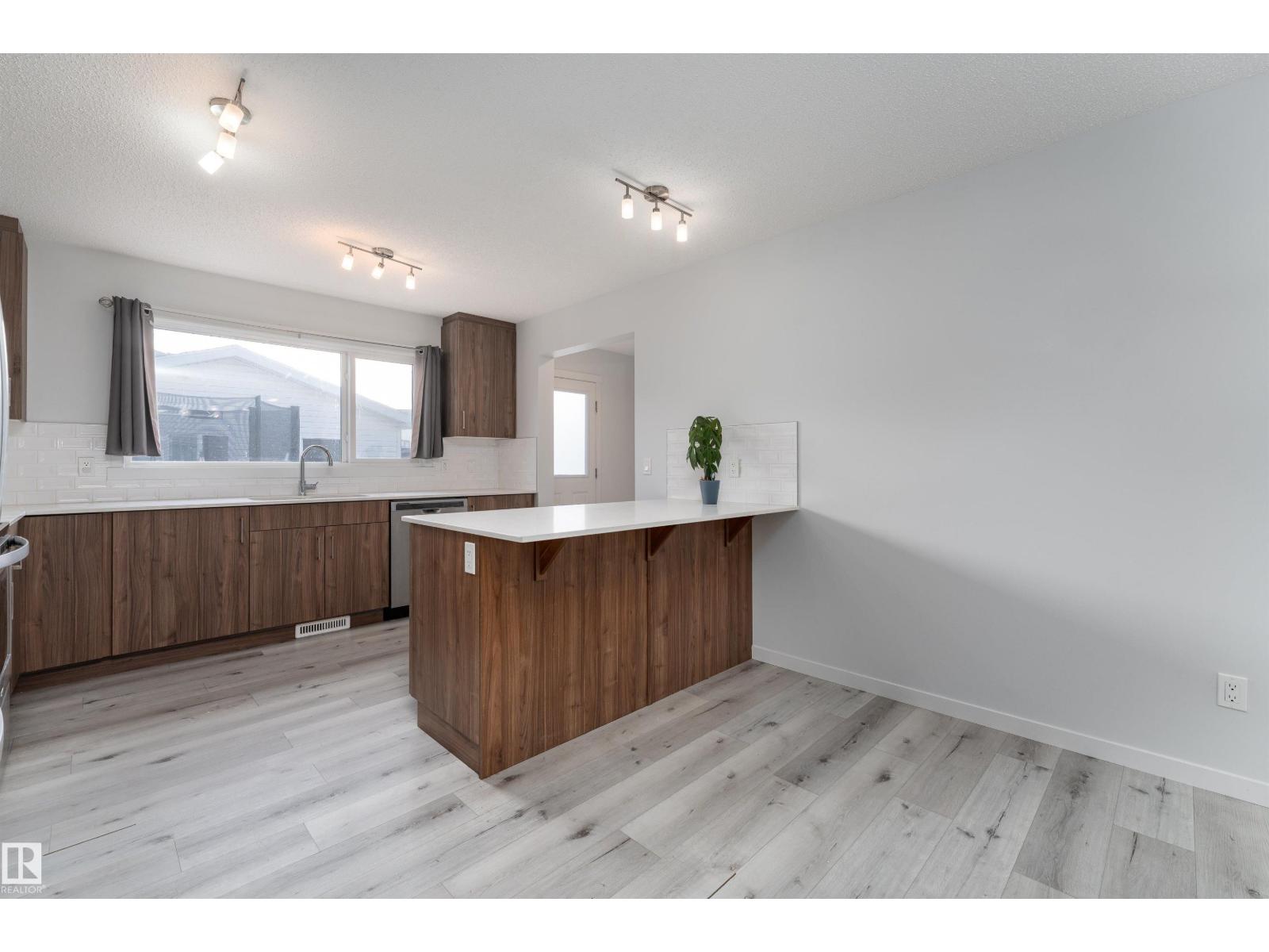 22371 93 AV NW, Edmonton