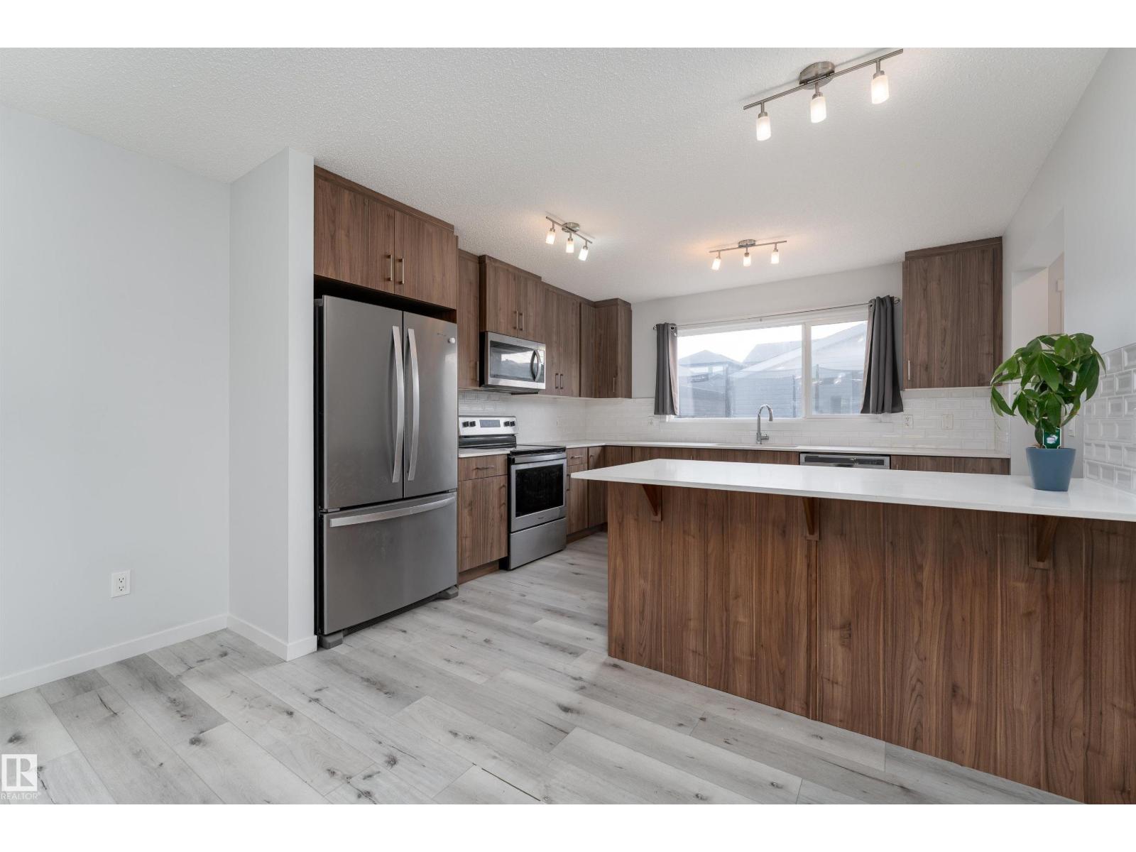 22371 93 AV NW, Edmonton