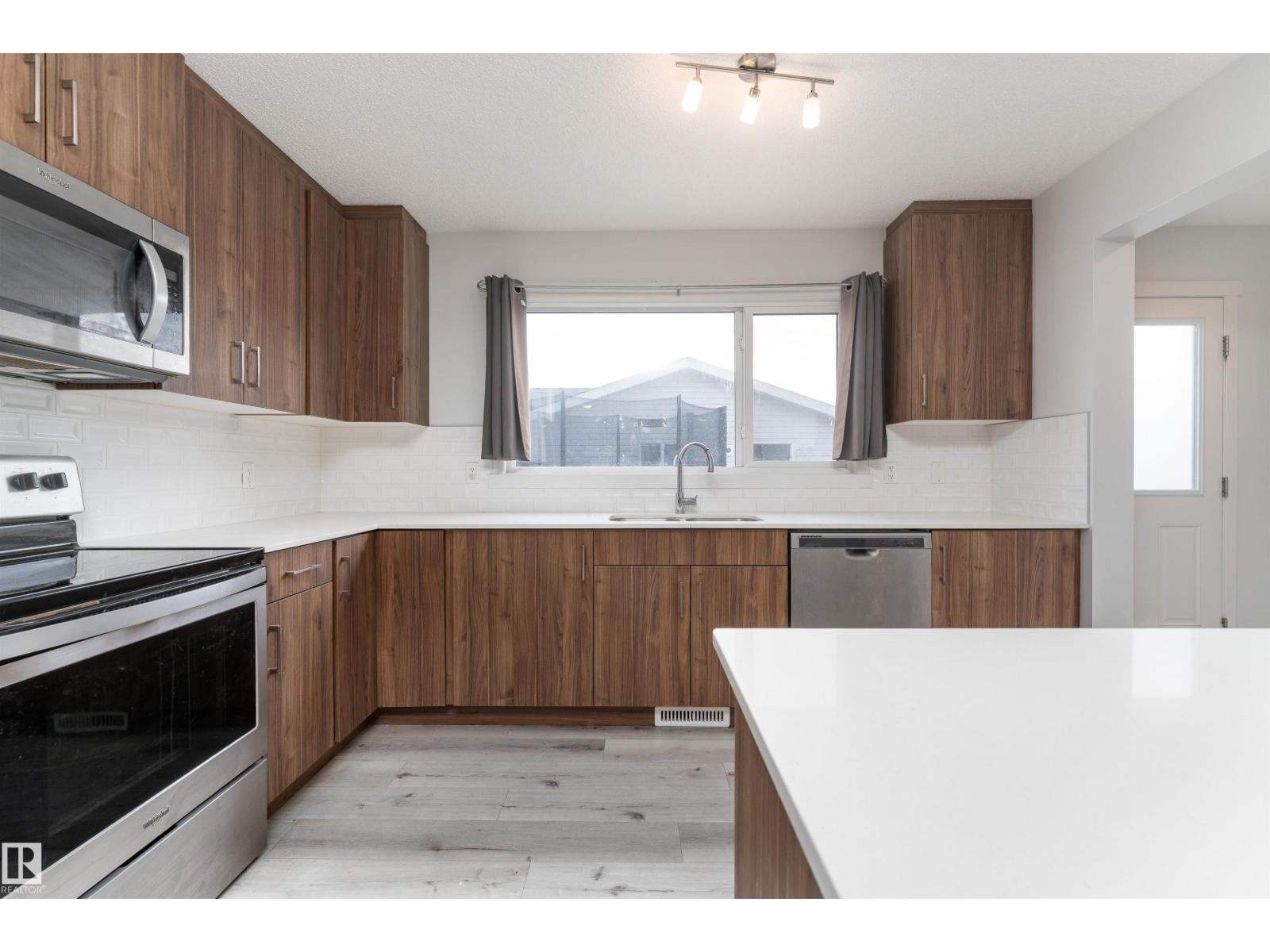 22371 93 AV NW, Edmonton