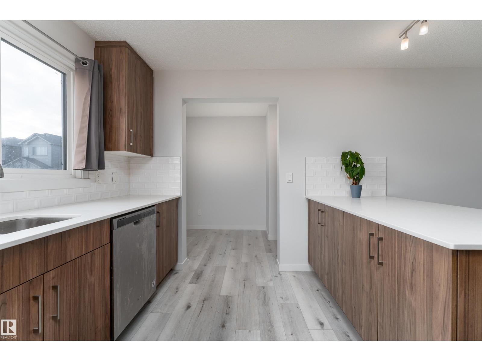 22371 93 AV NW, Edmonton