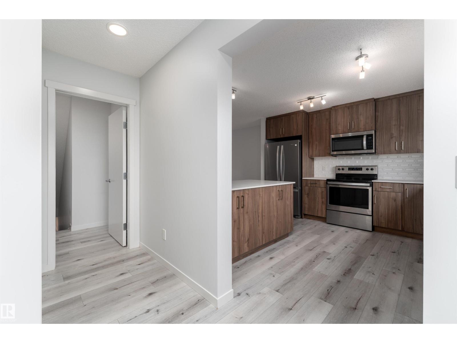 22371 93 AV NW, Edmonton