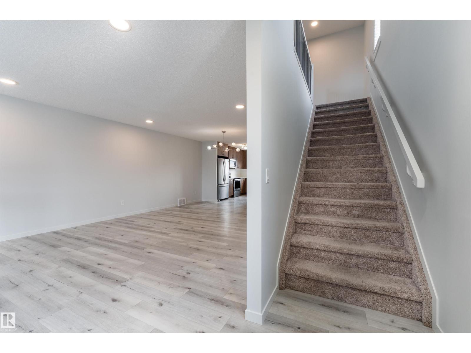 22371 93 AV NW, Edmonton