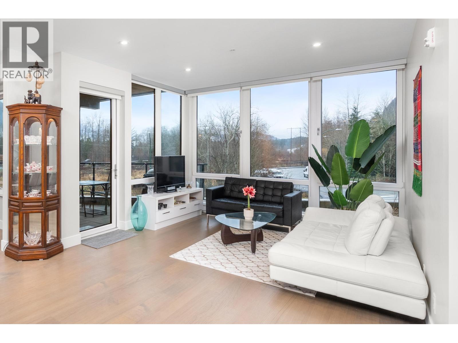 220 1870 DOWAD DRIVE, Squamish