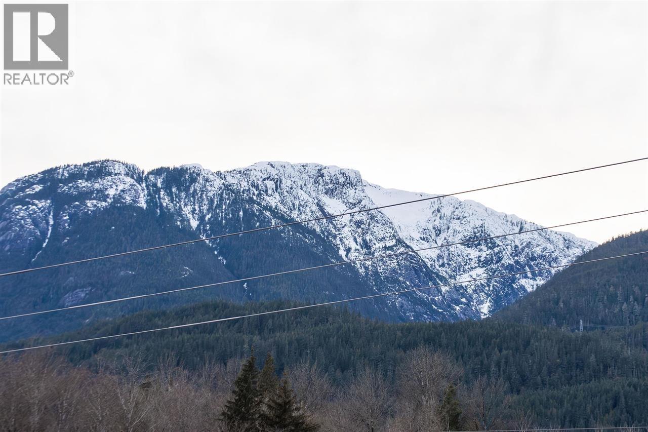 220 1870 DOWAD DRIVE, Squamish