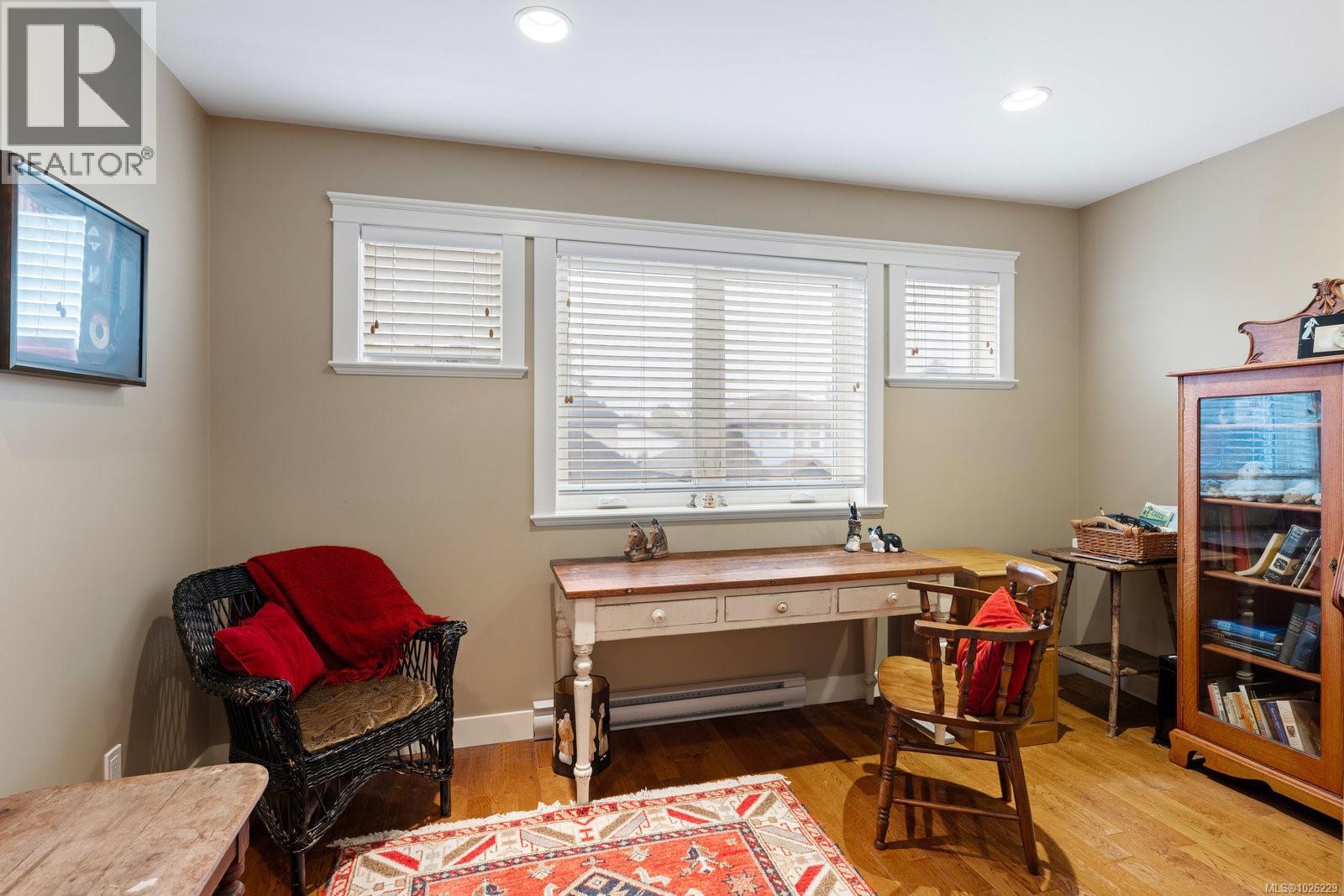  2324 Malaview Avenue, Sidney