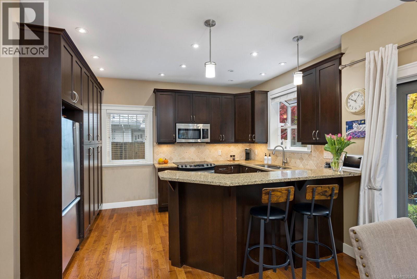  2324 Malaview Avenue, Sidney