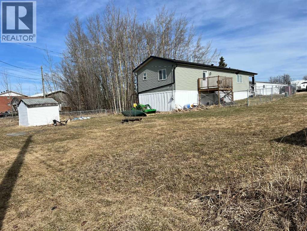 527 3 Avenue - Photo 2 of 21, Fox Creek, Alberta