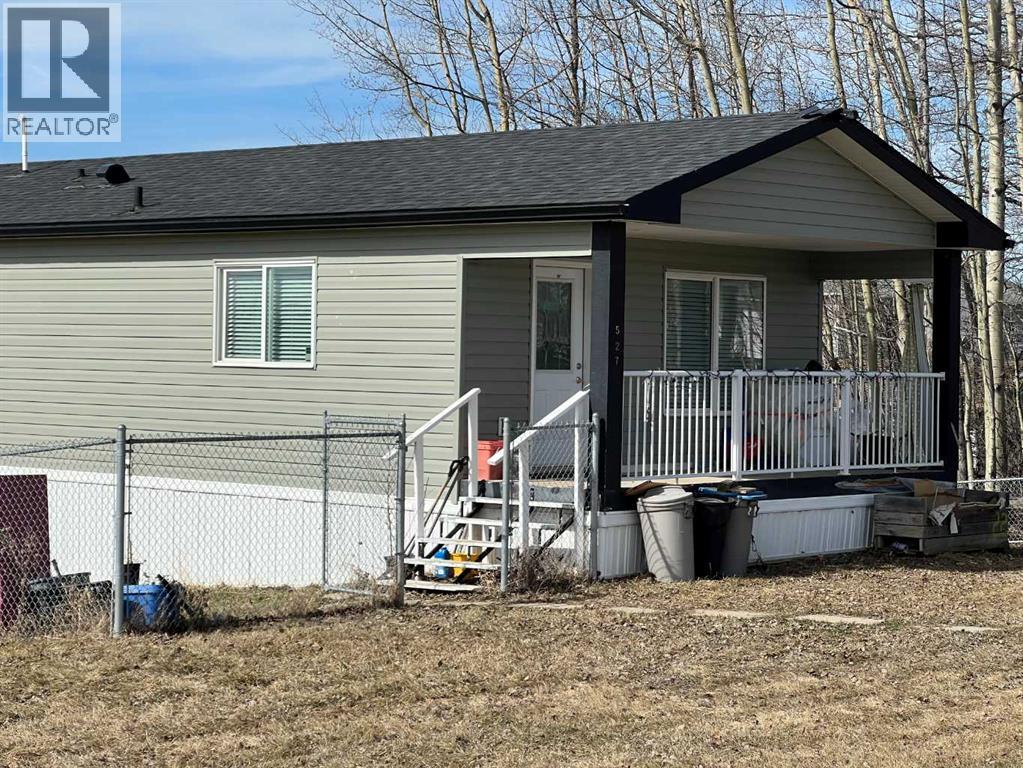 527 3 Avenue - Photo 3 of 21, Fox Creek, Alberta