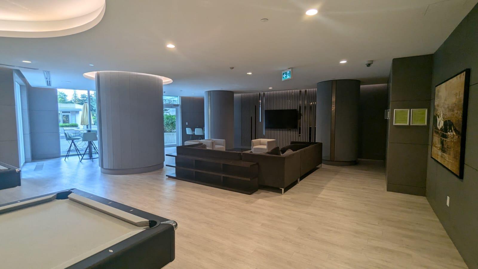 3703 9887 WHALLEY BOULEVARD, Surrey