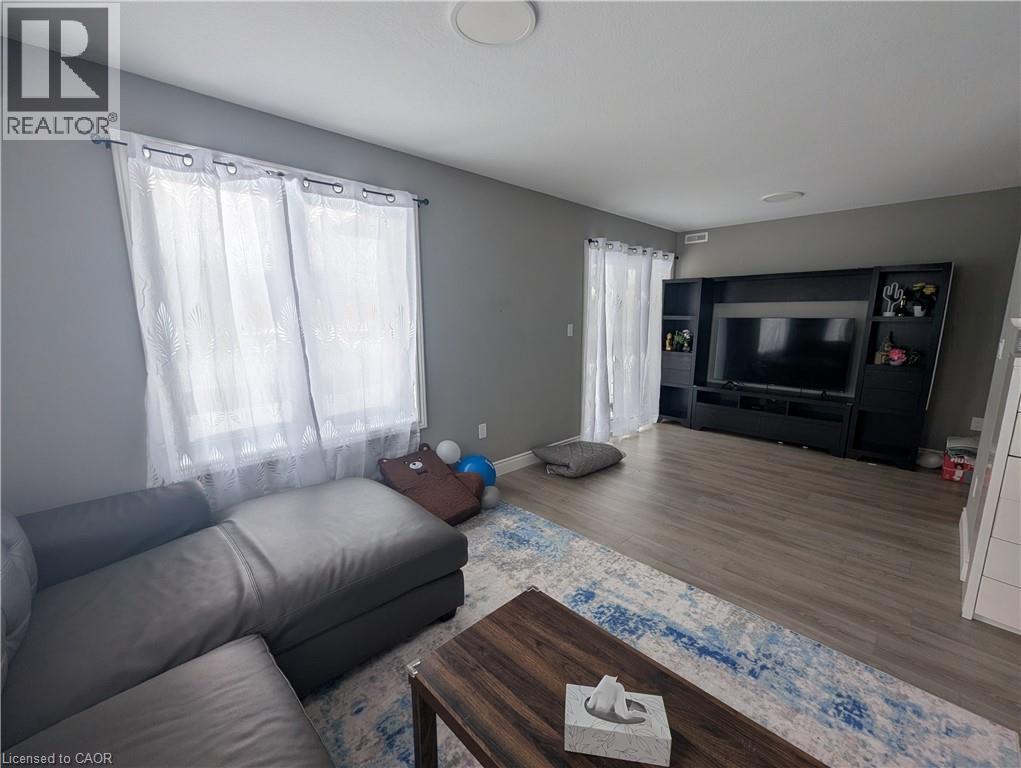 #2 379 N ROMEO Street N - 4