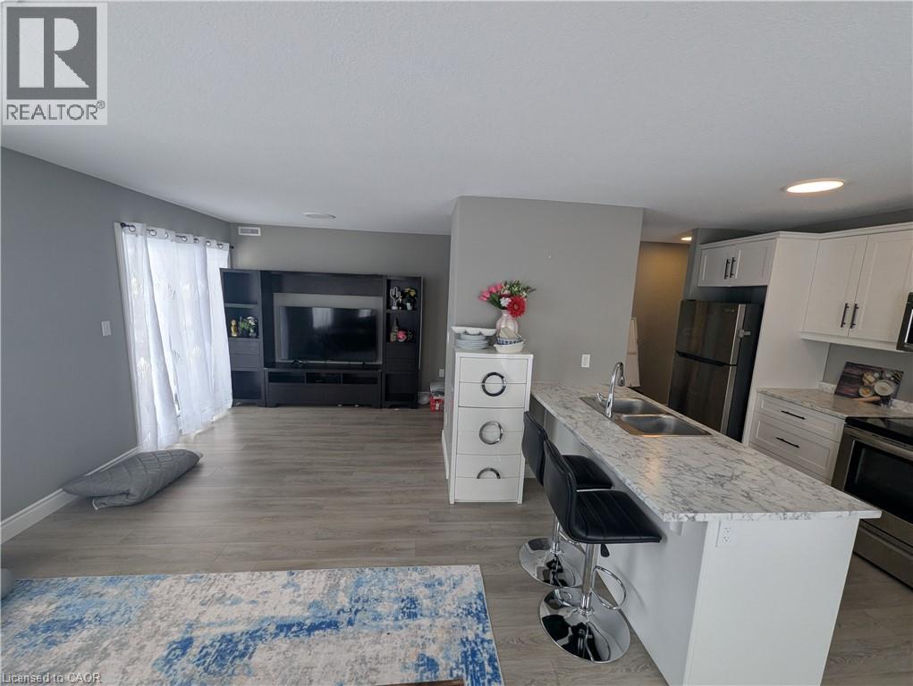 #2 379 N ROMEO Street N - 11