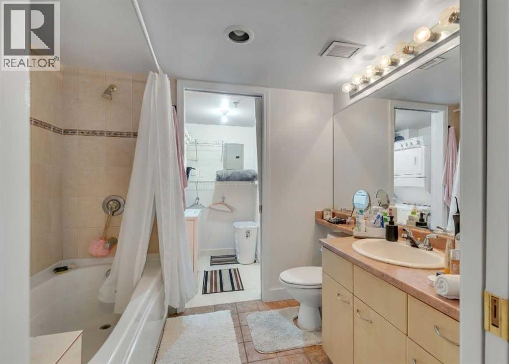 Single Family House for Sale in    Avenue SW Eau Claire Calgary 