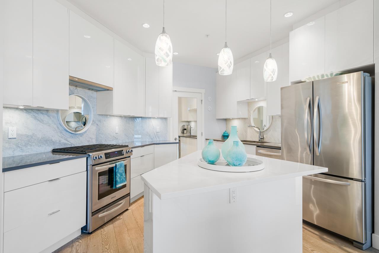 504 14855 THRIFT AVENUE, White Rock