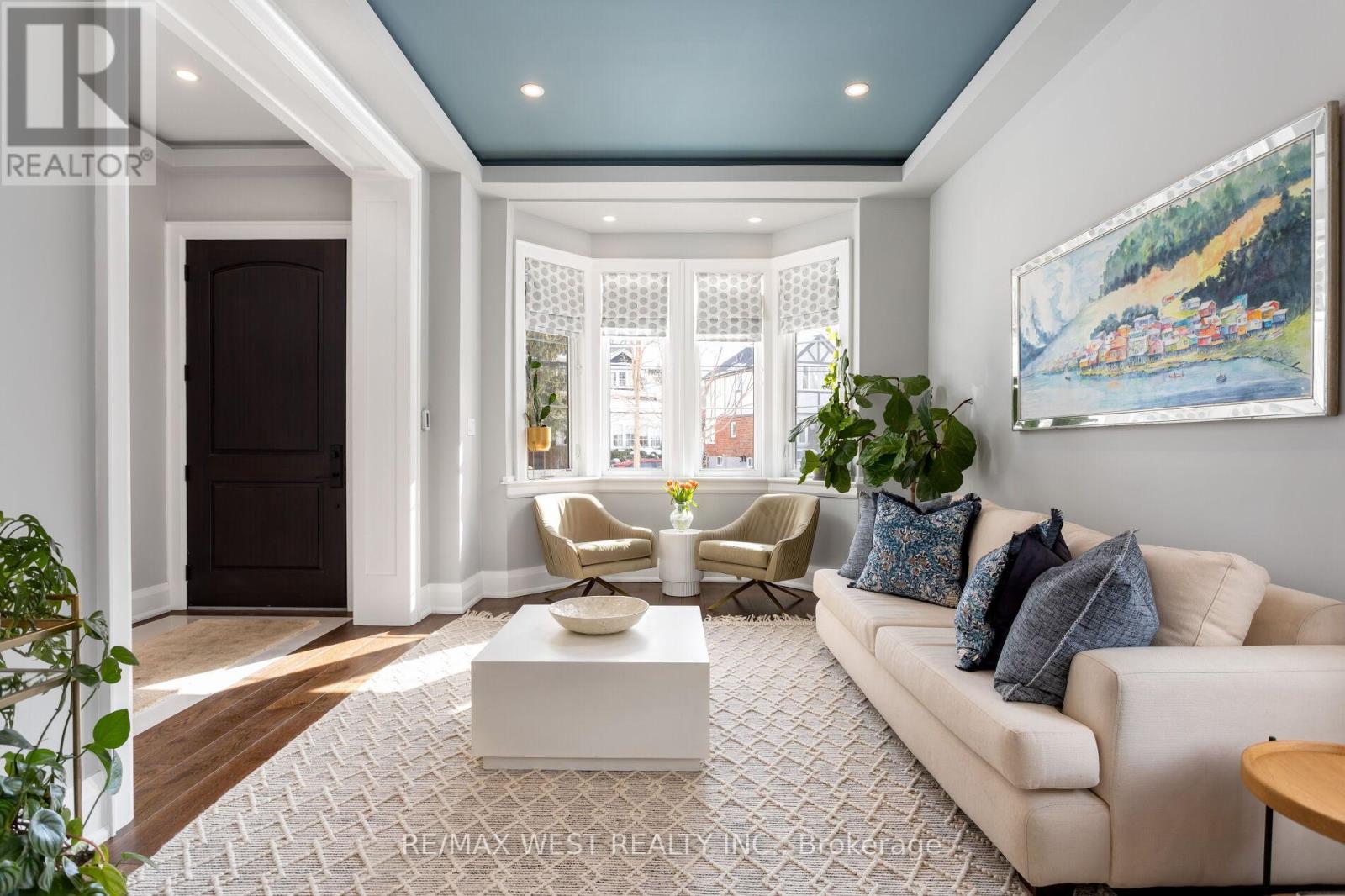 34 GOVERNMENT ROAD - Photo 3 of 45, Toronto (Kingsway South), Ontario