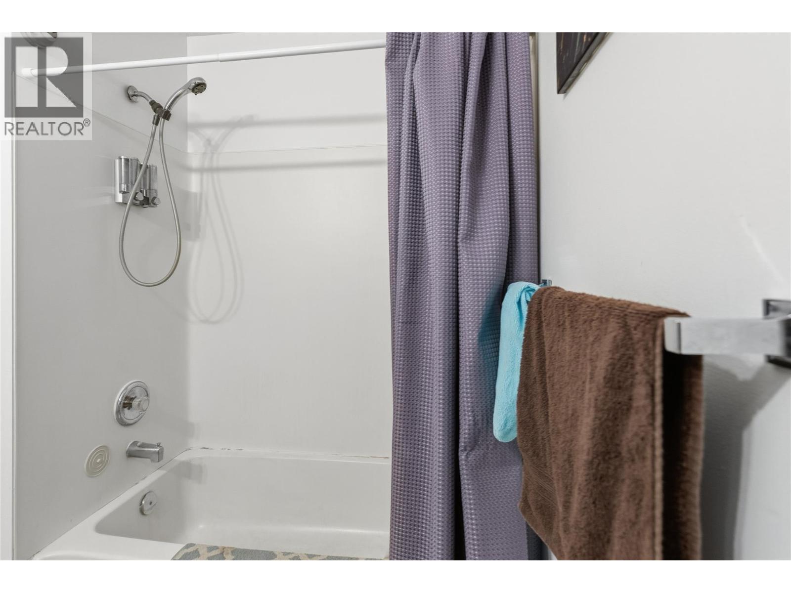 4800 Heritage Drive Unit# 11, Vernon