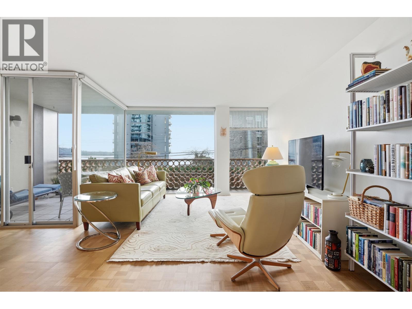 102 2135 ARGYLE AVENUE, West Vancouver