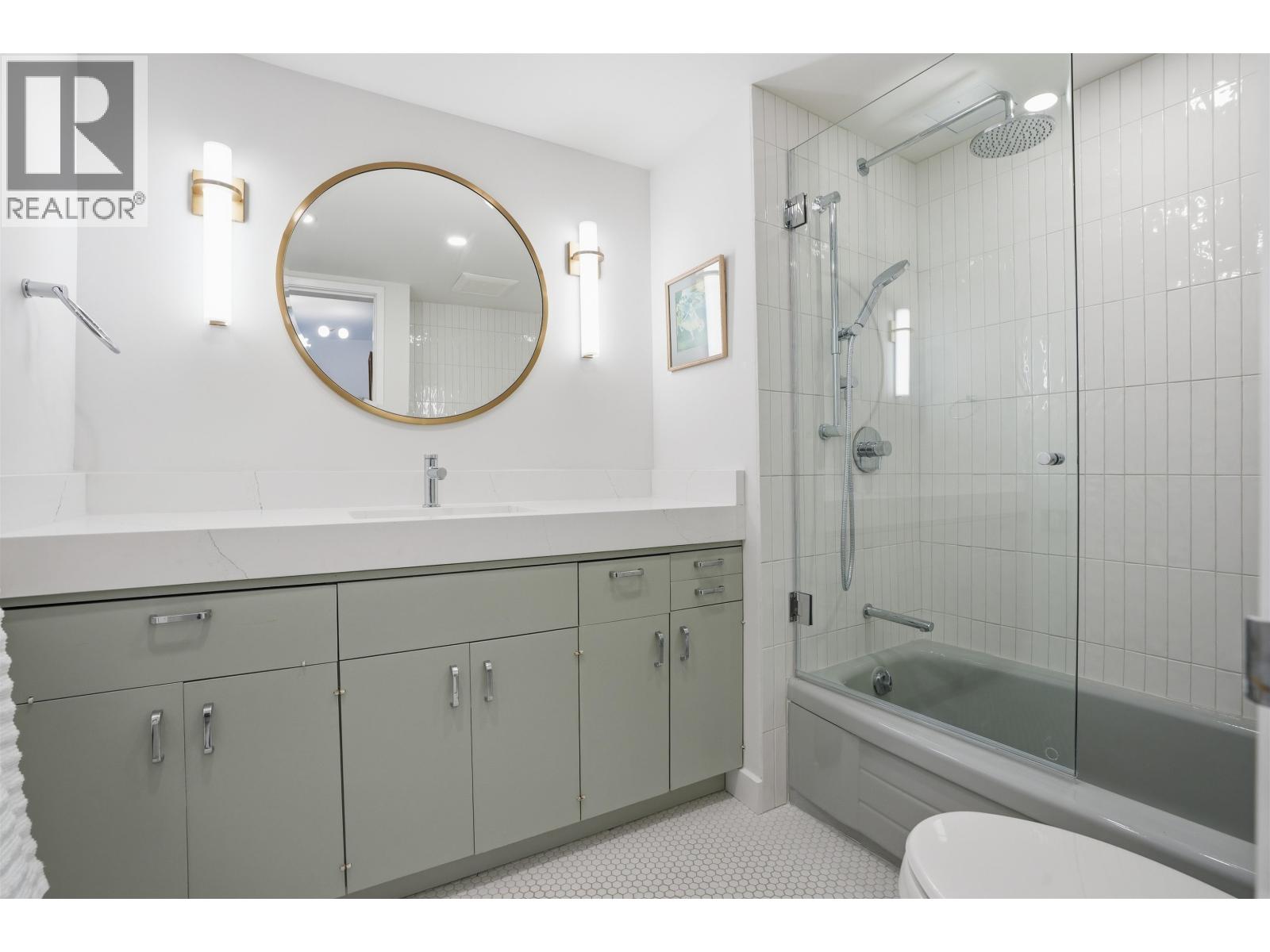 102 2135 ARGYLE AVENUE, West Vancouver