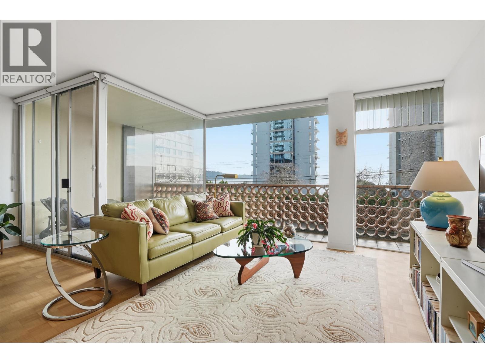 102 2135 ARGYLE AVENUE, West Vancouver