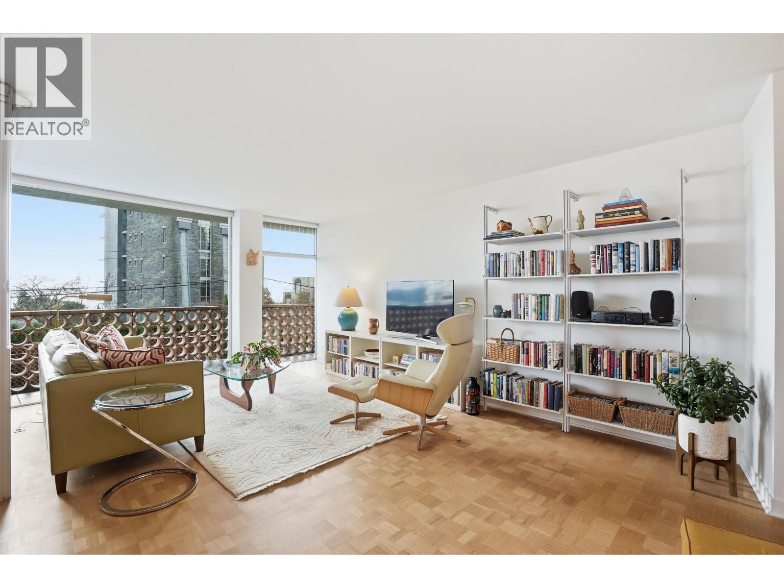 102 2135 ARGYLE AVENUE, West Vancouver