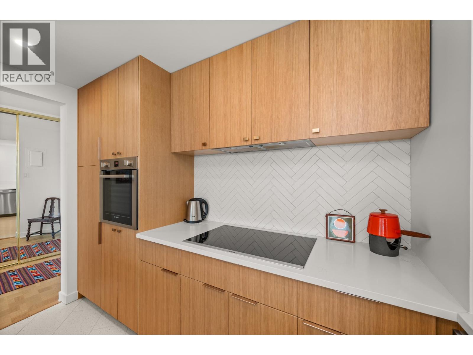 102 2135 ARGYLE AVENUE, West Vancouver