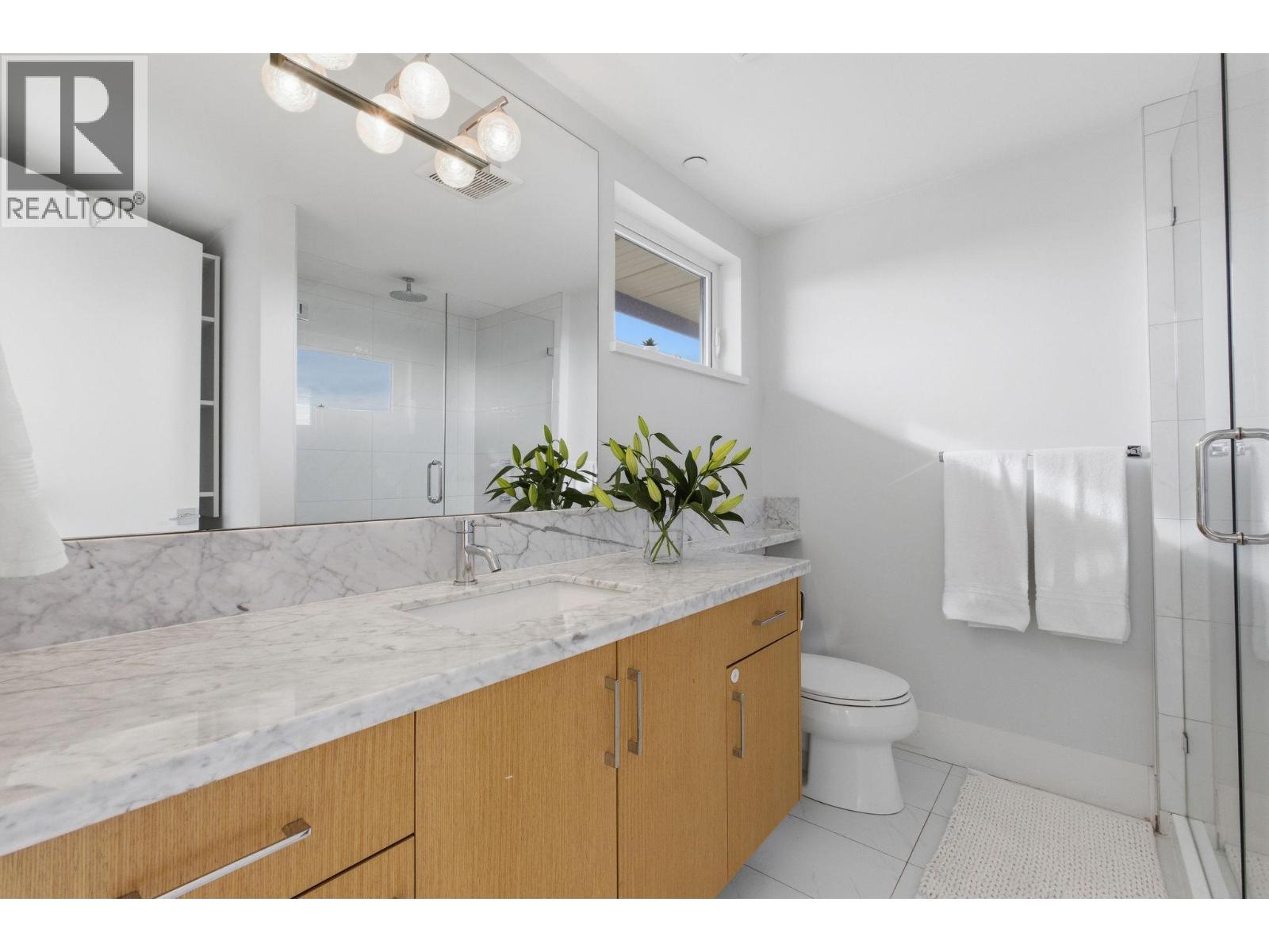 255 E 6TH STREET, North Vancouver