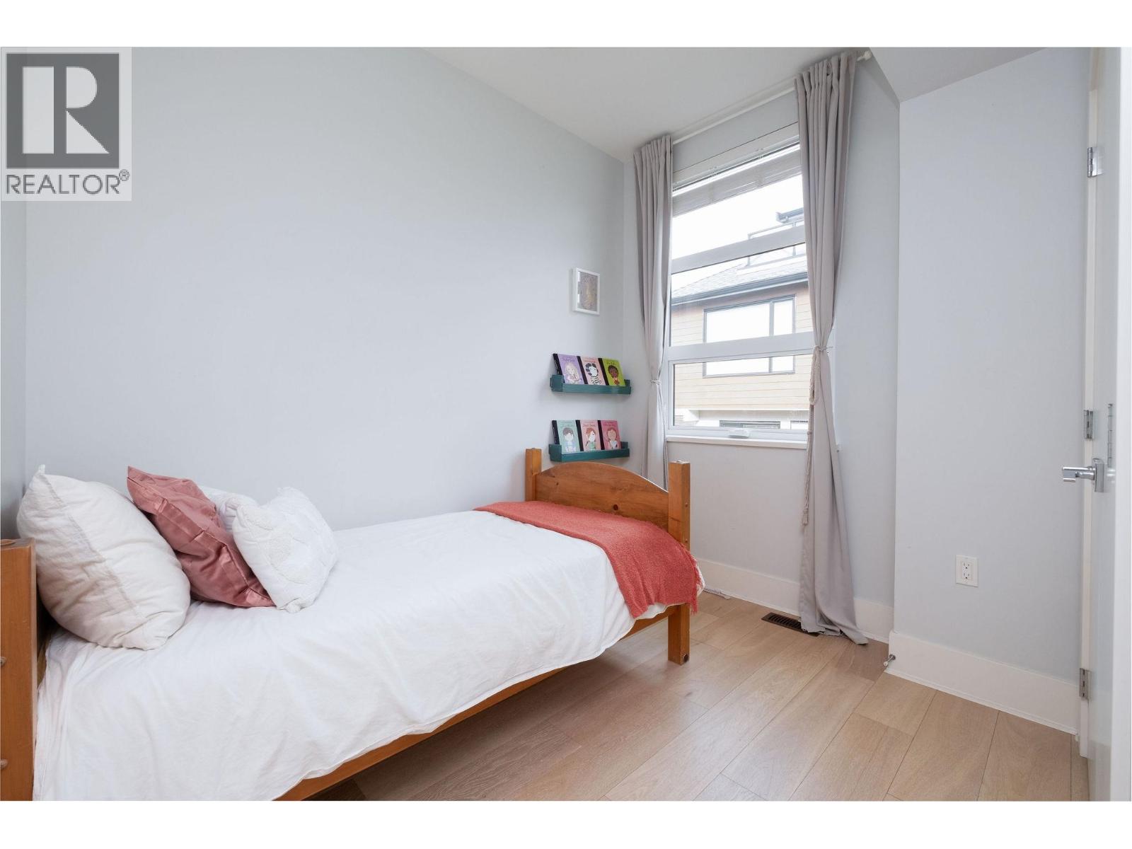 255 E 6TH STREET, North Vancouver