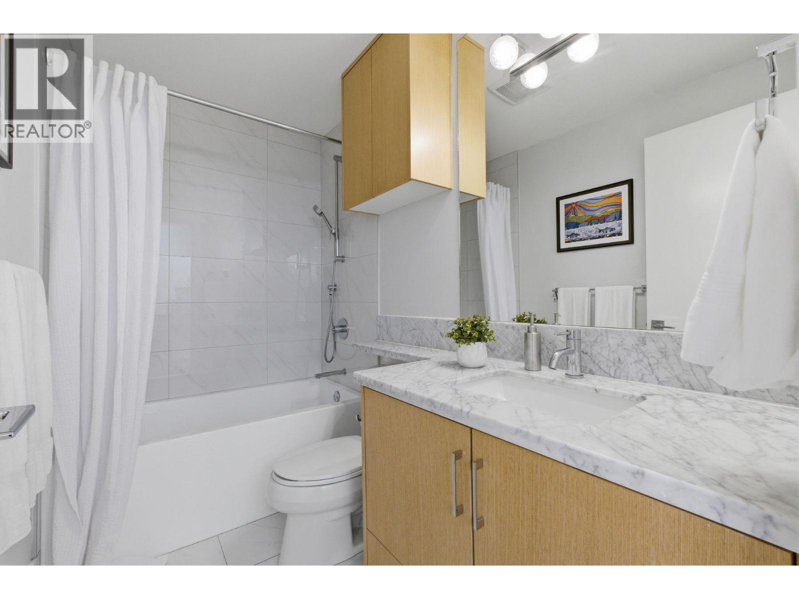 255 E 6TH STREET, North Vancouver