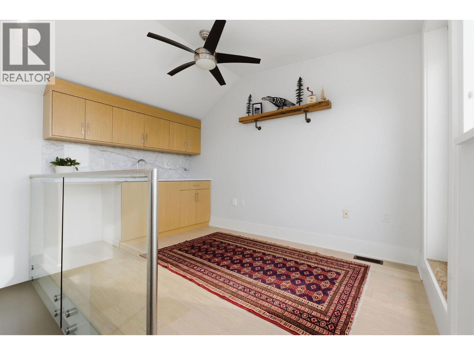 255 E 6TH STREET, North Vancouver