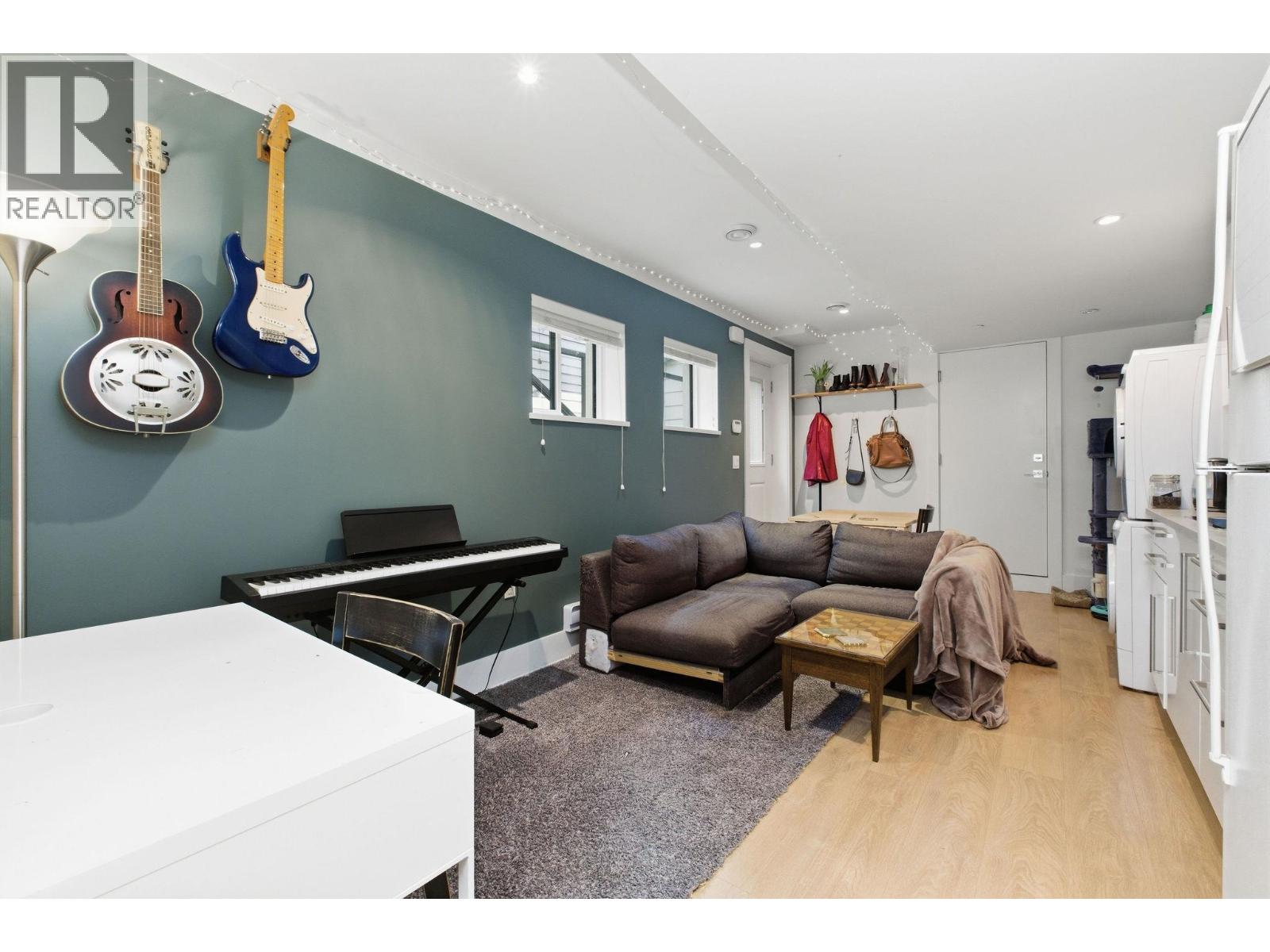 255 E 6TH STREET, North Vancouver