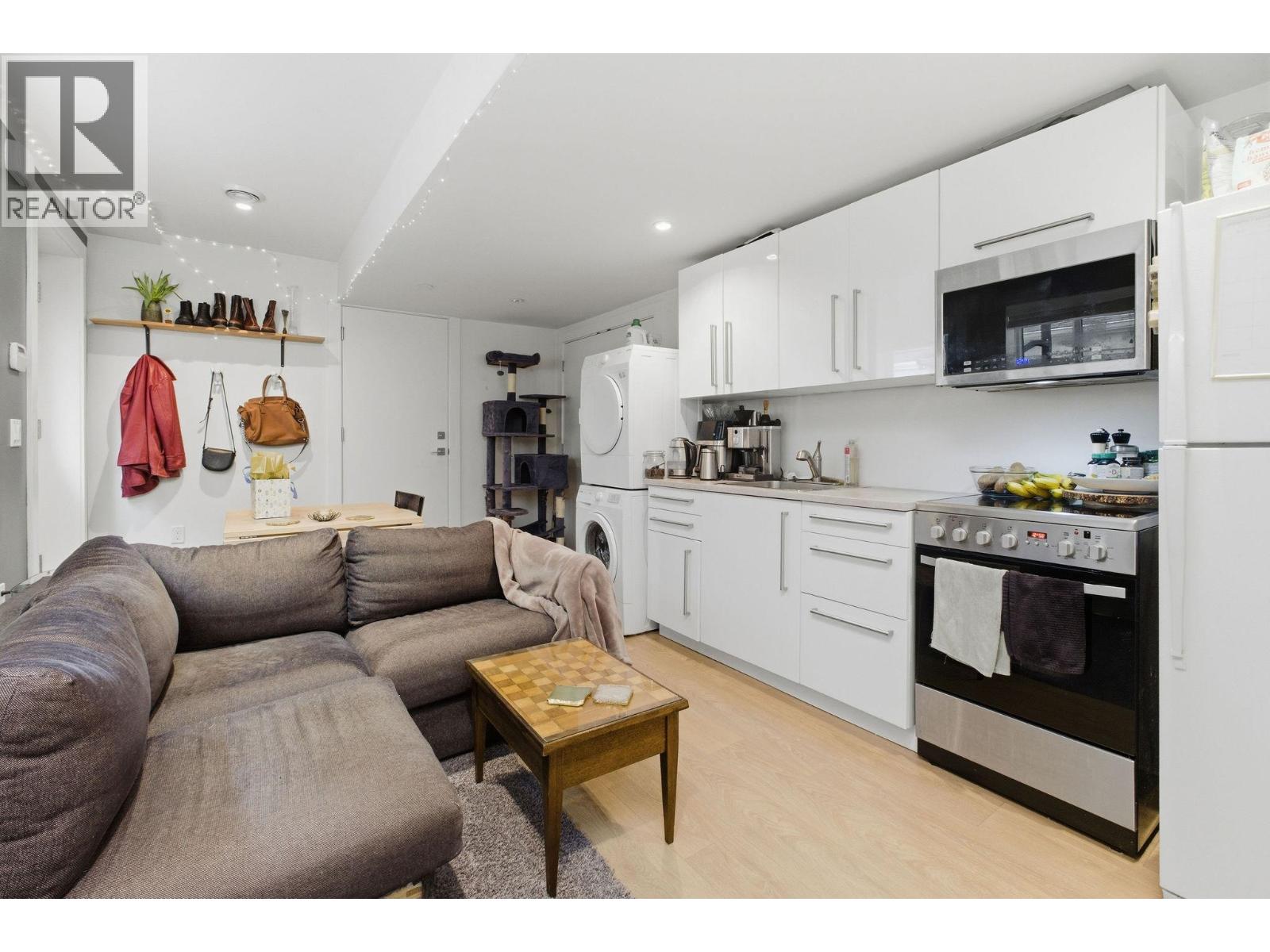 255 E 6TH STREET, North Vancouver