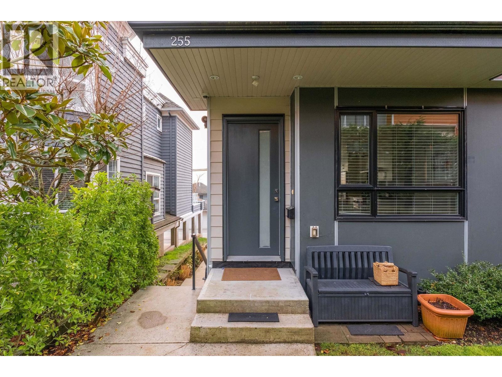 255 E 6TH STREET, North Vancouver