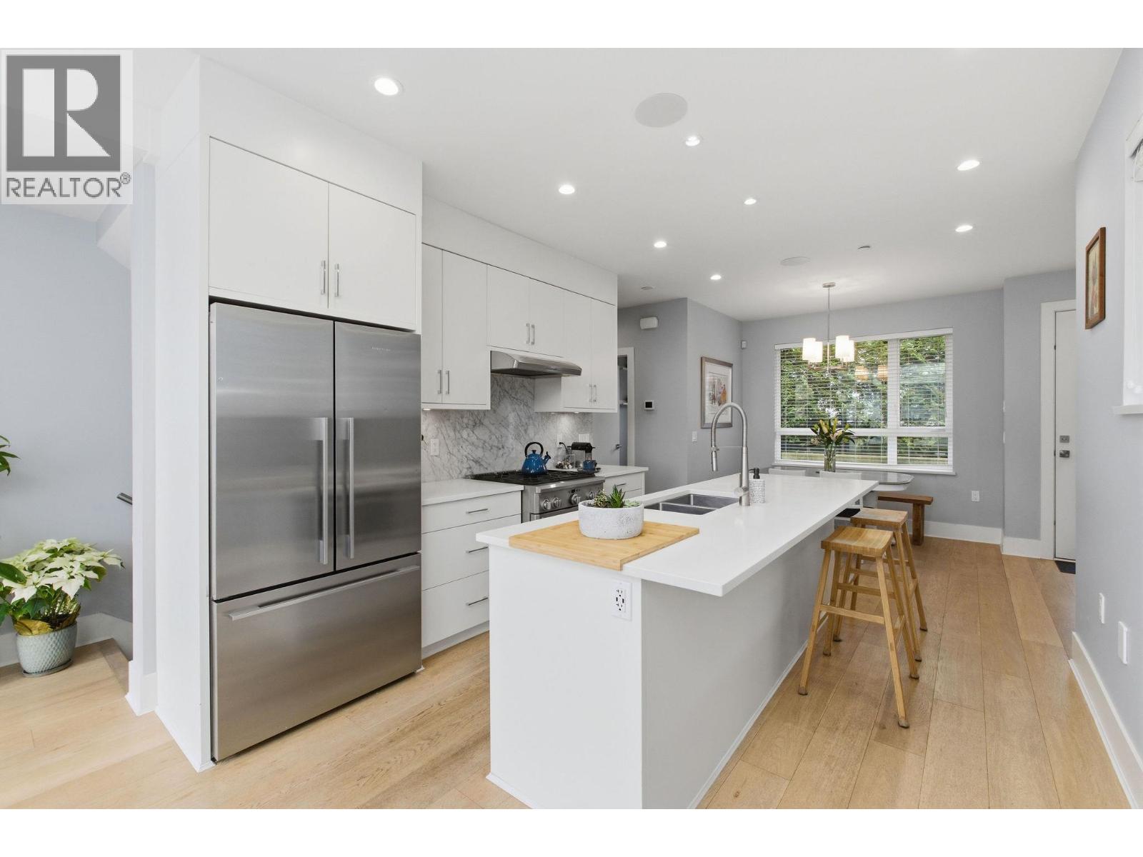 255 E 6TH STREET, North Vancouver