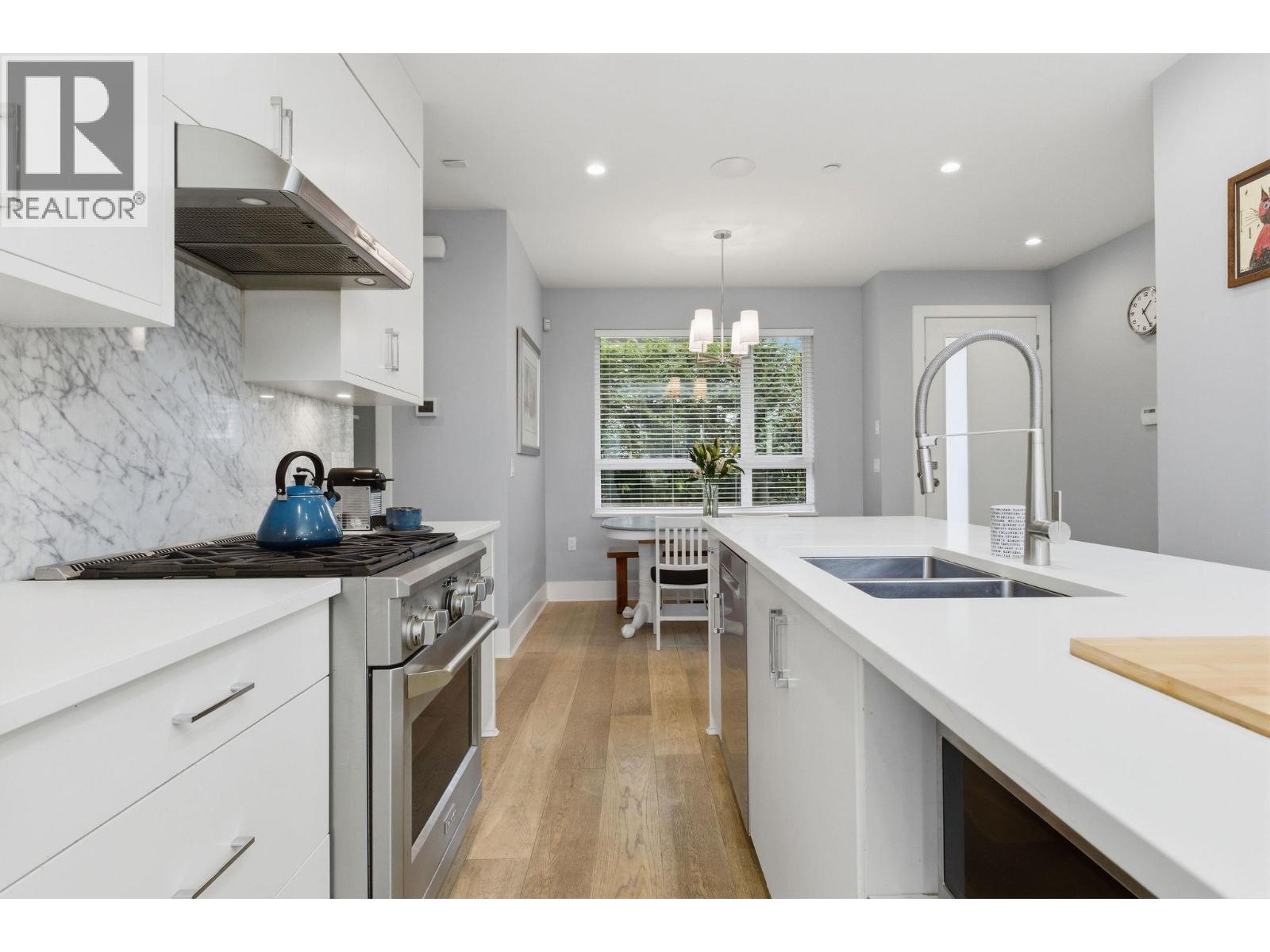 255 E 6TH STREET, North Vancouver