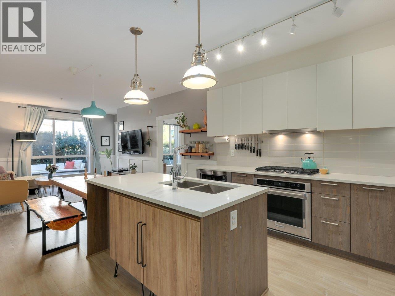 106 625 E 3RD STREET, North Vancouver
