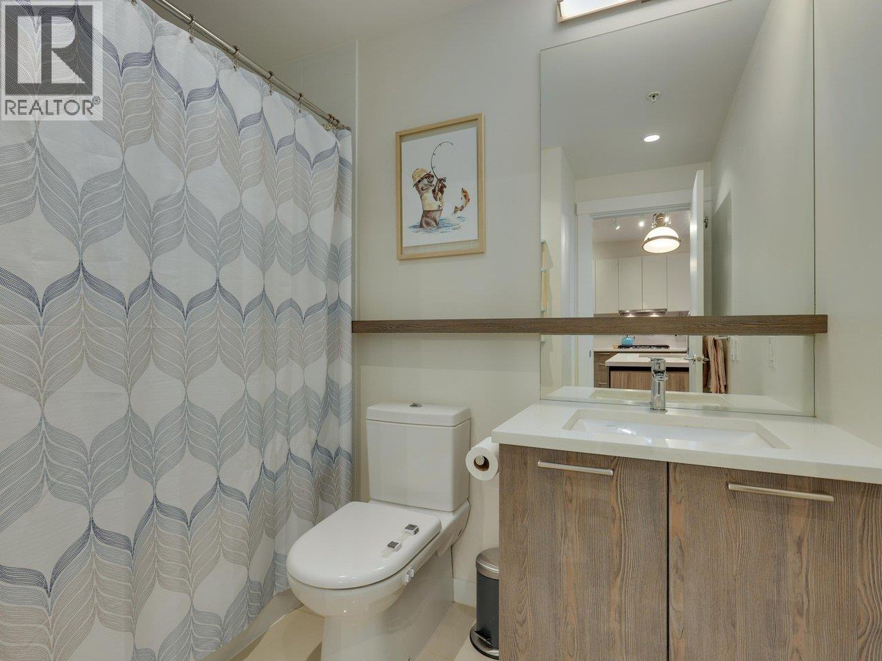 106 625 E 3RD STREET, North Vancouver