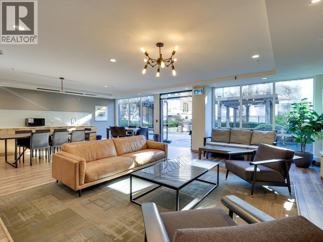 106 625 E 3RD STREET, North Vancouver