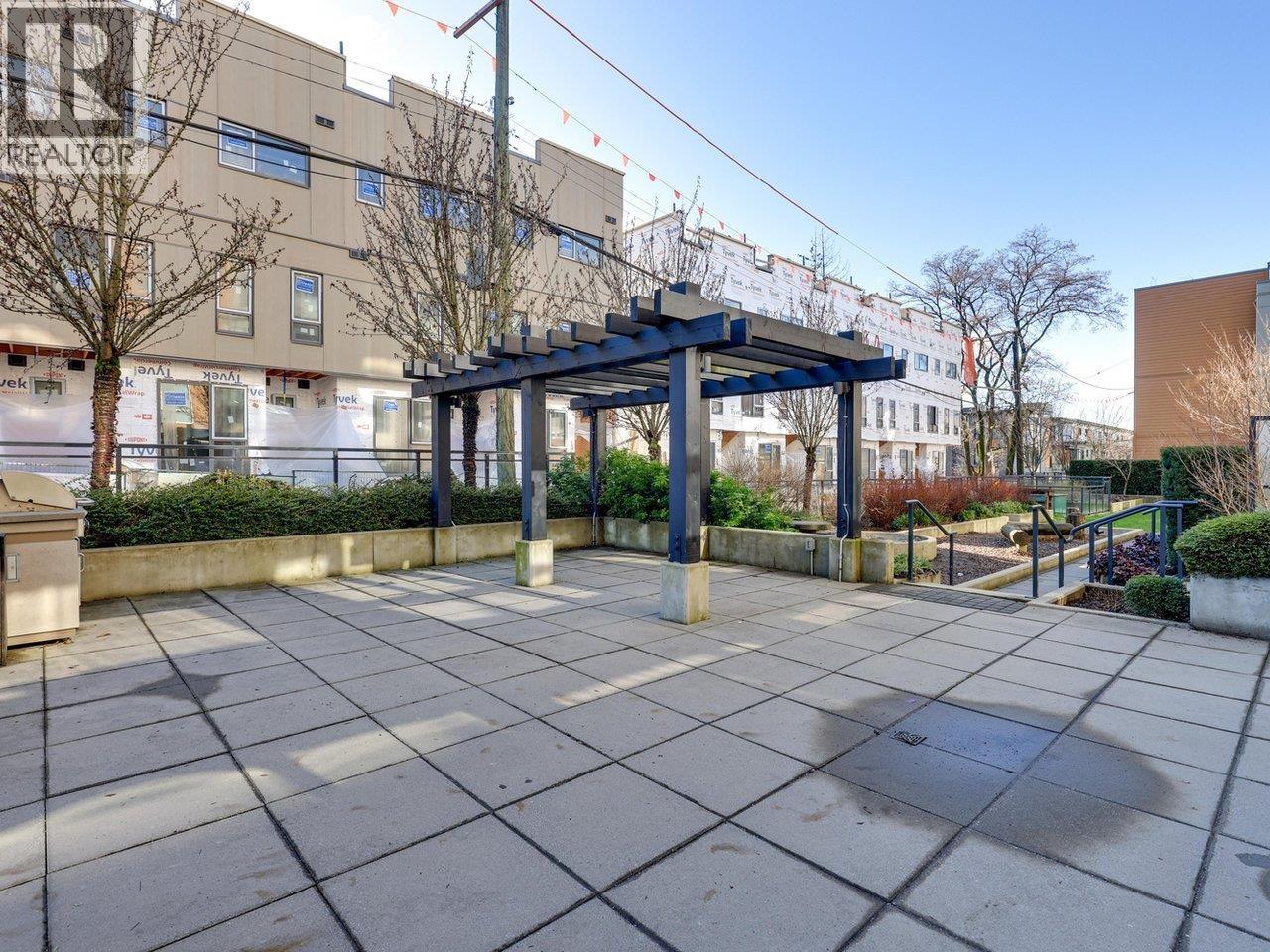 106 625 E 3RD STREET, North Vancouver