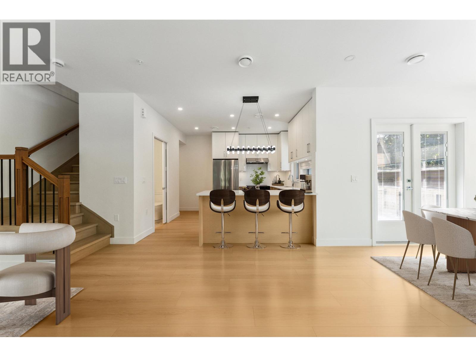 844 ST. DENIS AVENUE, North Vancouver