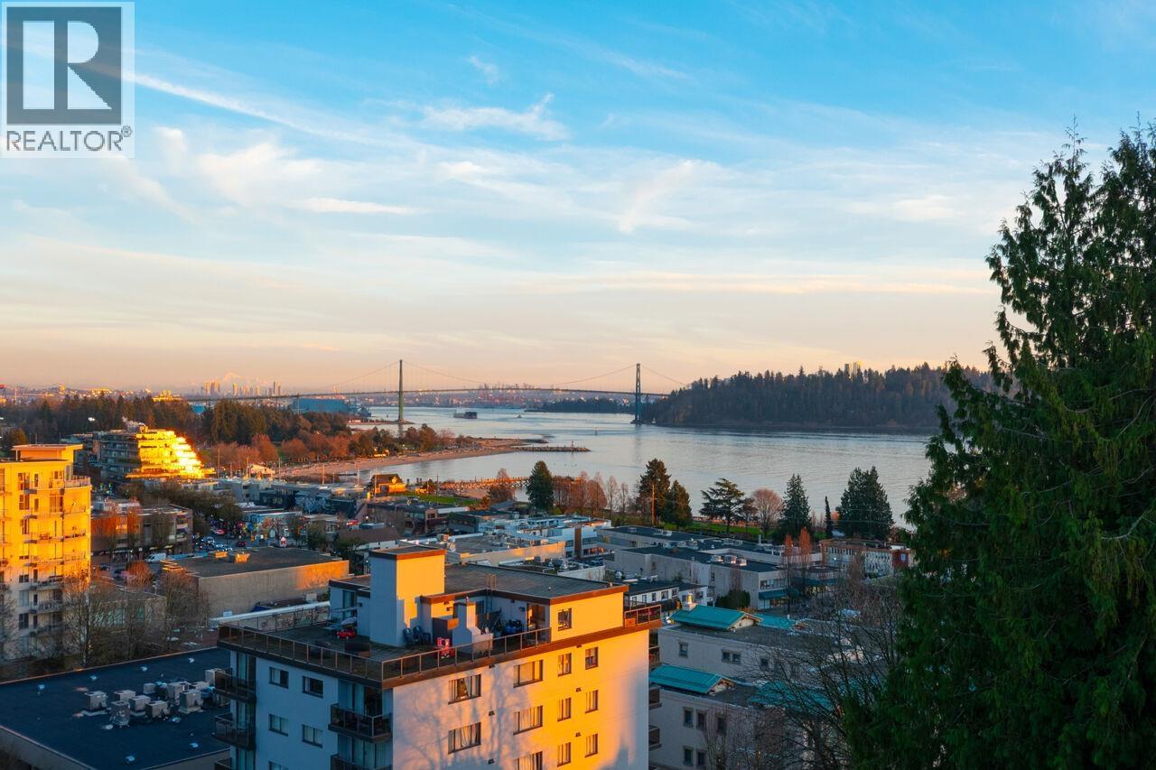 9 1717 DUCHESS AVENUE, West Vancouver