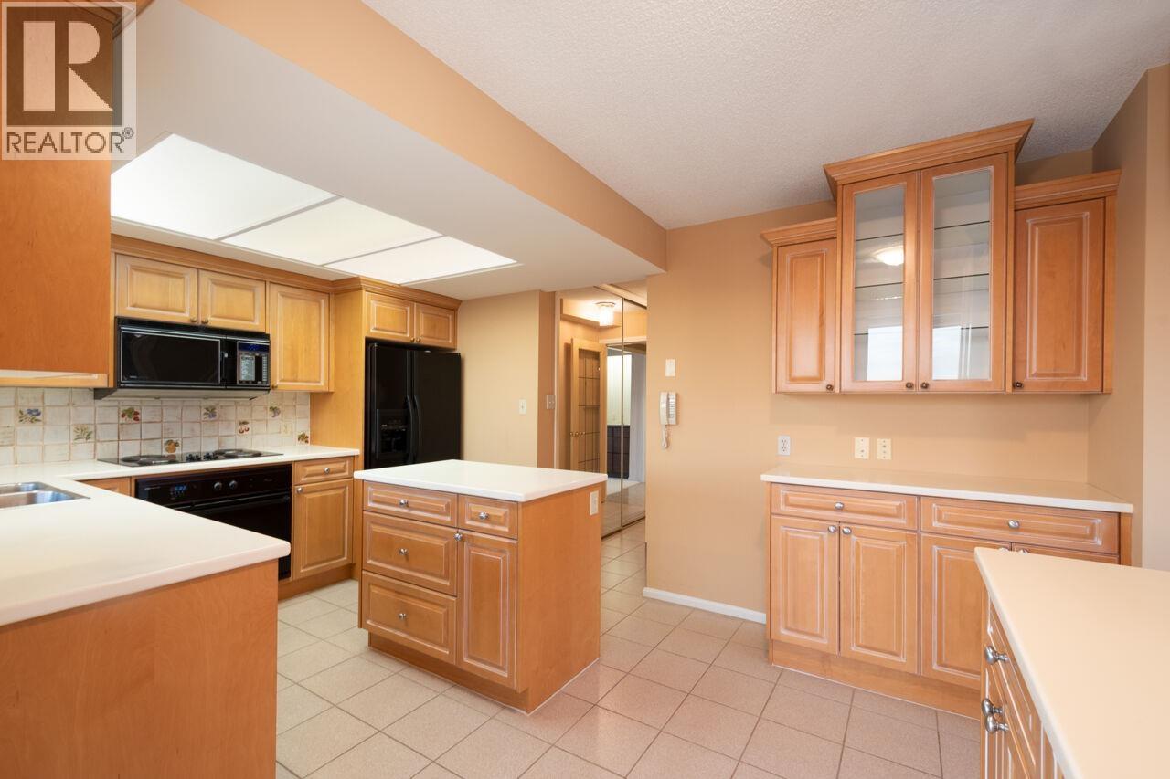 9 1717 DUCHESS AVENUE, West Vancouver